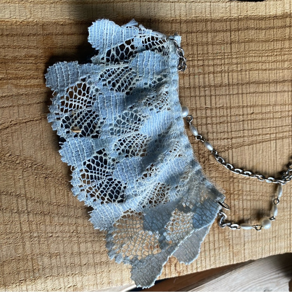 Elegant Blue Butterfly Lace Necklace - Picture 2 of 7